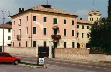 Palazzo De Faveri Tron