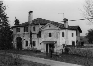 Barchessa di villa Alberghetti