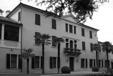 Villa Dolce, Comello, Rippa-Bonati, Marchiorello, detta "Ca' Dolce"