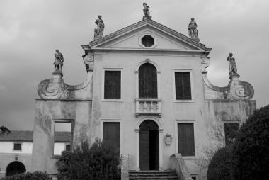 Villa Leoni Montanari, Velo, Zabeo, Carlotto