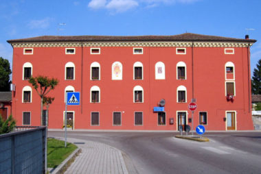 Villa Dalla Tavola, Ferramosca, Agostini, detta "Palazzo Rosso" 