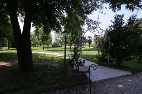 Giardino di Villa Todescato, De Tacchi, Franco, Piazza, detta "Ca' Prigioni"