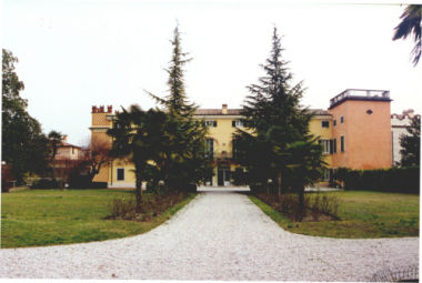 Villa Revedin, detta "delle Magnolie"