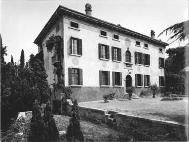 Villa Peverelli, Cavalli 