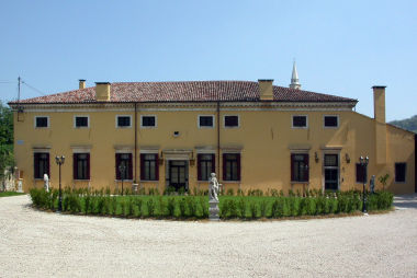 Villa Arnaldi, Borselli, Manzoni, Miotti, Valcasara, detta "Ca' Manzoni"