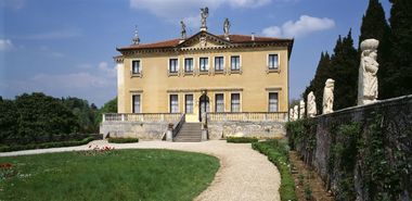 Villa Bertolo, Valmarana, detta "ai Nani"