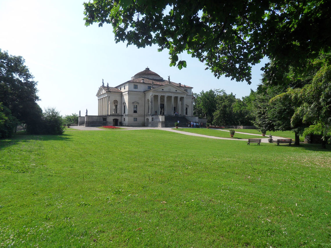 Giardino di Villa Almerico, Capra, Conti Barbaran, Albertini, Zannini, Valmarana, detta "La Rotonda"
