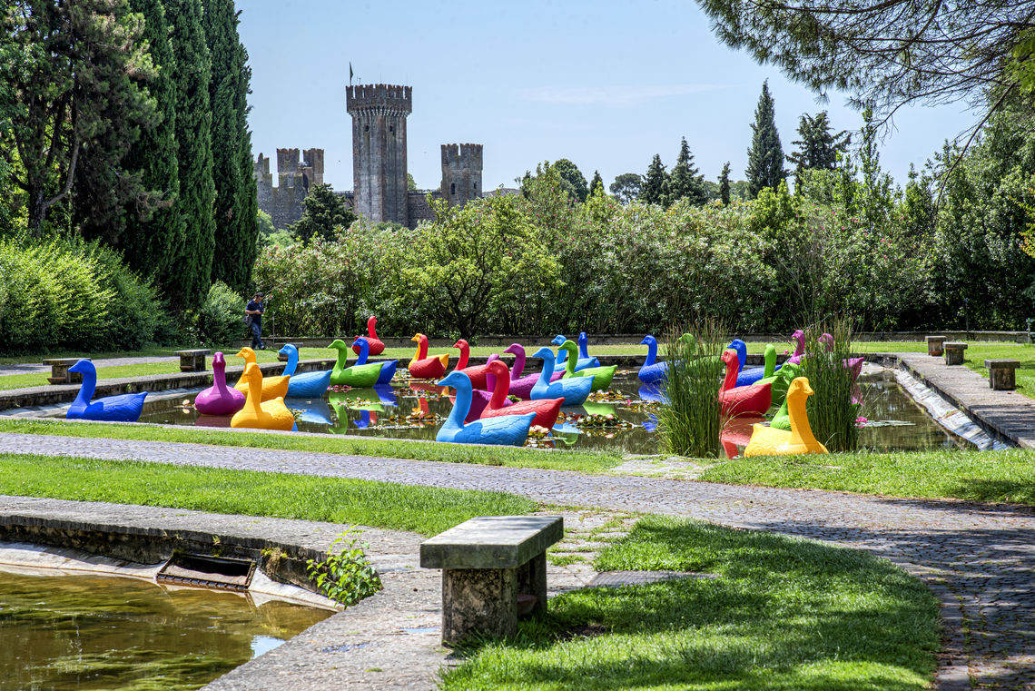 Parco Giardino Sigurtà, installazioni di plastica rigenerata del collettivo Cracking Art -  Parco Giardino Sigurtà s.r.l.