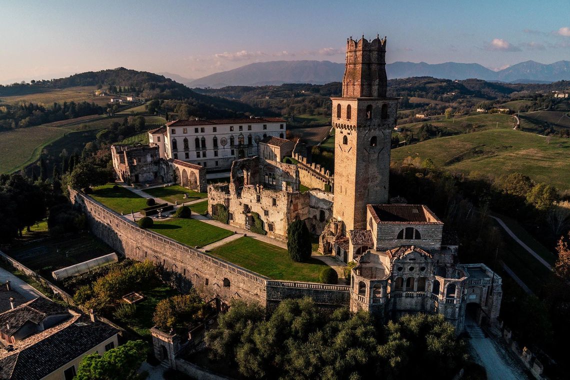 Castello di San Salvatore a Susegana (TV) -  Castello di San Salvatore, foto di Massimo Cocchi