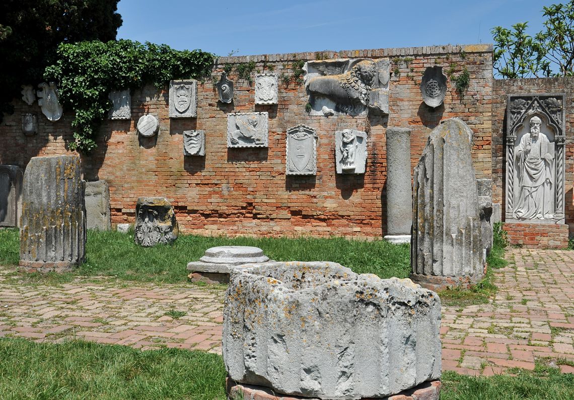 Museo di Torcello, Lapidario esterno -  Città Metropolitana di Venezia - Museo di Torcello