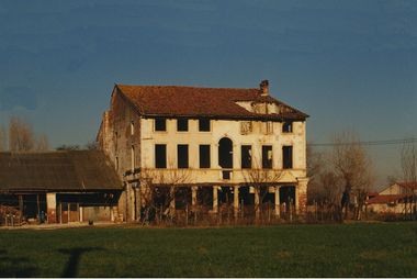 "Domus Dominicalis di Villaregassa", villa Della Scala, Visconti, Dal Verme, Lombardo, Valmarana, Dal Lino, Michieli, detta "El Palazzon"