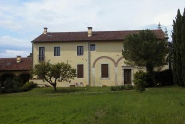 Villa Bissari, Colleoni, De Buzzaccarini, detta "La Fattoria"