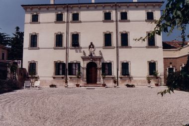 Villa Canestrari, Franchi