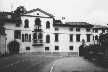 Villa Casoni, Rosada, Marini, detta "Casa Rossa"