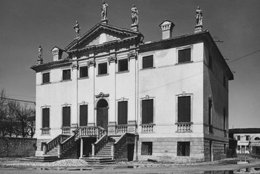 Villa Cerchiari, Gualdo, Branzo Loschi, Munari