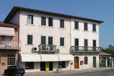 Villa De Marchi, Vio