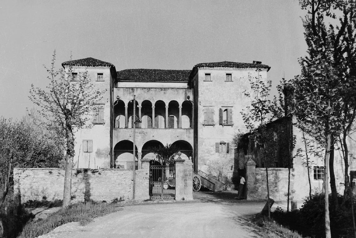 Villa Erizzo, Barziza, Ricci-Manfredini, Corradin, Donello, Roncolato-Scolari, Schiavinato, detta "Ca' Brusà"