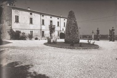 Villa Medici, Caprara