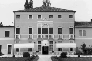 Villa Spinelli, Corticelli, Zippolani, Orefici, detta "Flavia"