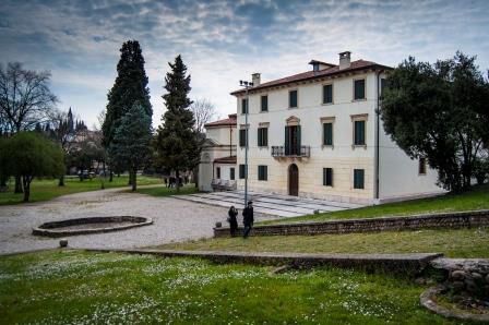 Villa Venier, Giuliari, Noris, Campostrini, Zavarise, detta "La Bassa"