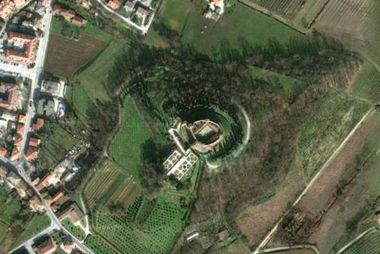 Giardino del Castello Maltraverso, Chiericati, Contarini, Donà, Grimani, Marcello, Sorlini