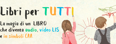 Sfondo beige con il titolo "Libri per TUTTI" scritto in caratteri vivaci e colorati. Sotto, si legge la frase: "La magia di un LIBRO che diventa audio, video LIS e in simboli CAA." Sul lato destro, una bambina e un bambino disegnano su una parete con pastelli colorati.