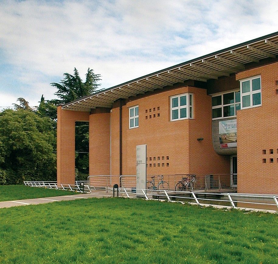 BIBLIOTECA COMUNALE DI MONTEBELLUNA