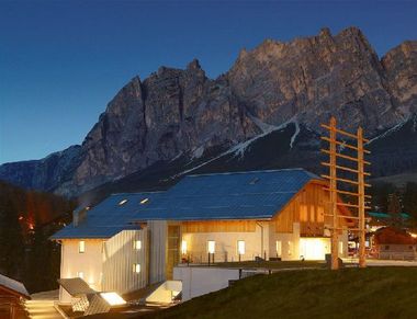 Alexander Girardi Hall