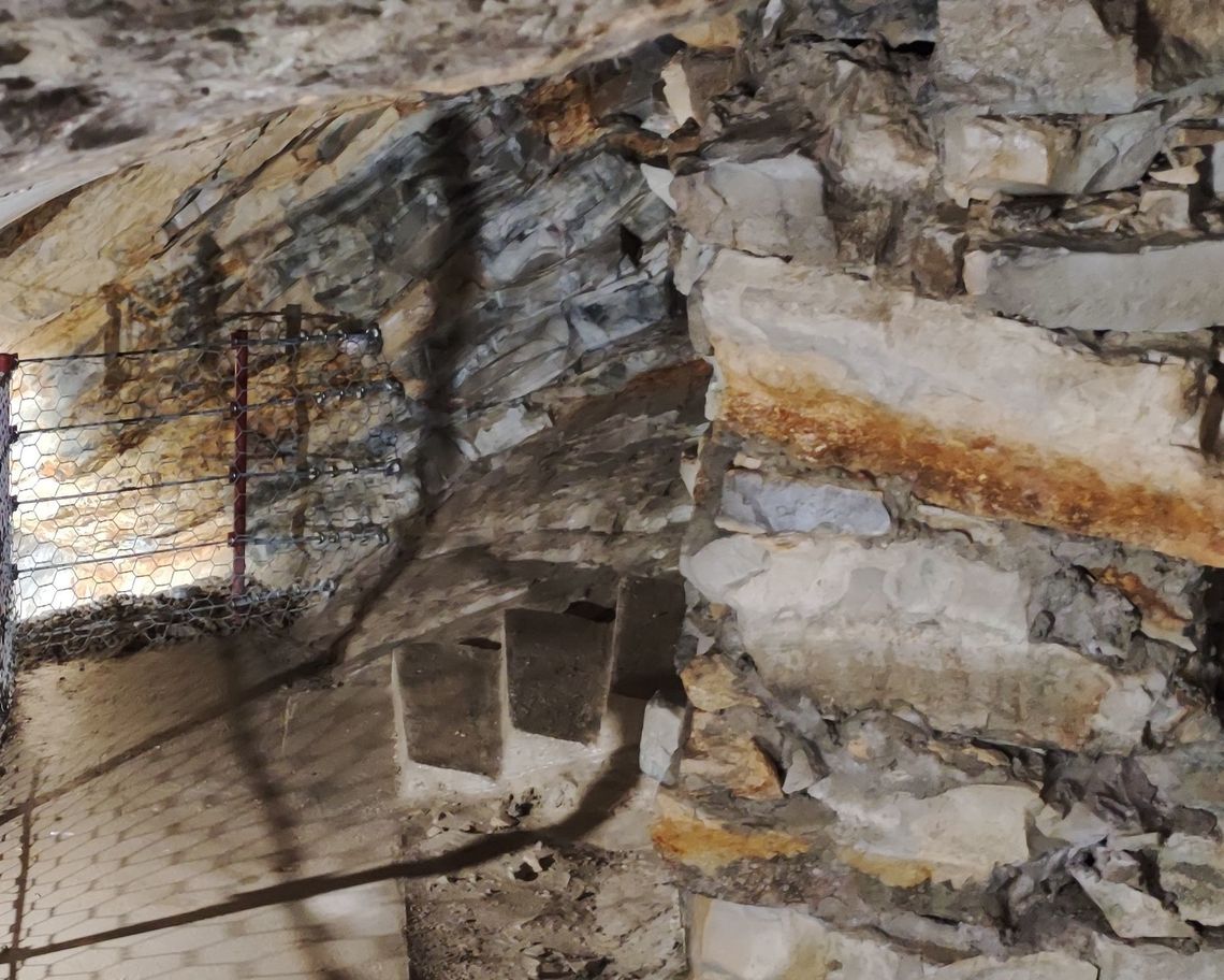 passaggio nella grotta della pasciara