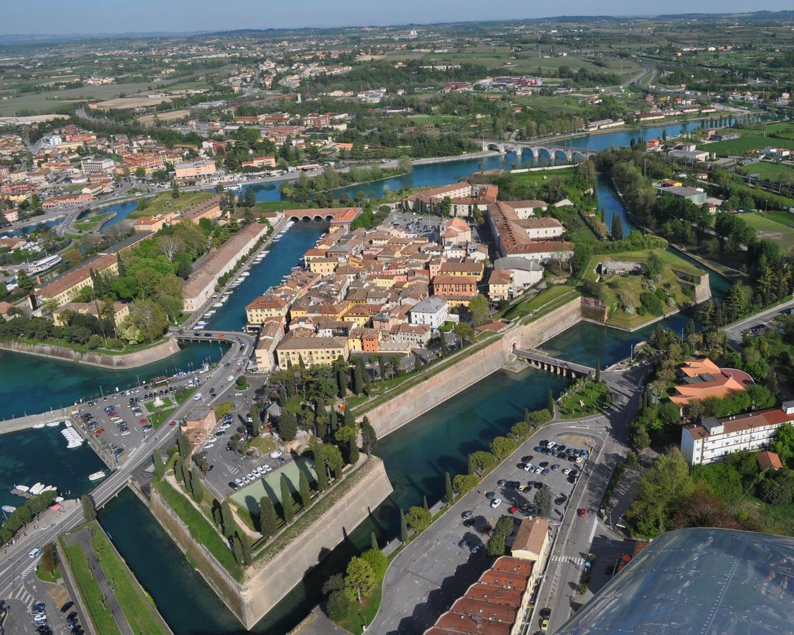 vista aerea delle fortificazioni di Peschiera