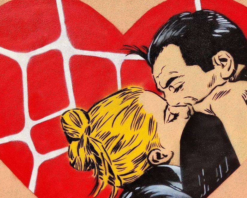 Murale con il bacio tra Eva Kant e Diabolik