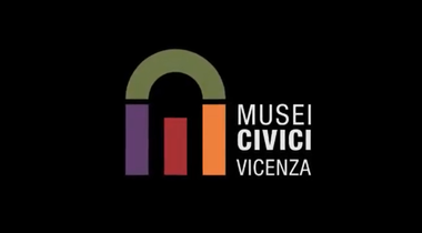 Logo che rappresenta un arco stilizzato con colonne colorate su sfondo nero, con il testo "Musei Civici Vicenza" in bianco.