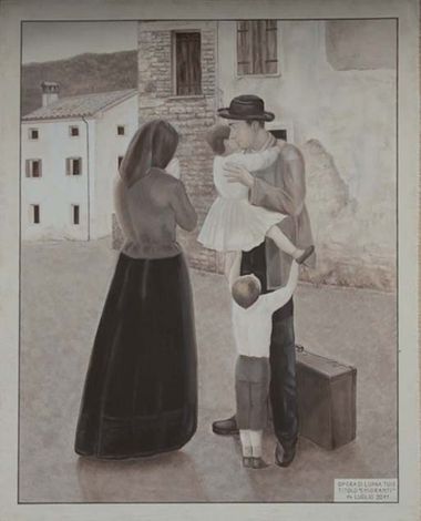 Madre con due figli che salutano il papà in partenza con la valigia