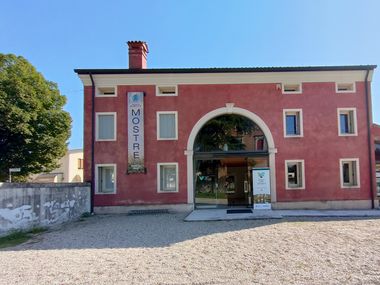 VISUALE ESTERNA DELL'INGRESSO DEL MUSEO DELLE RISORGIVE