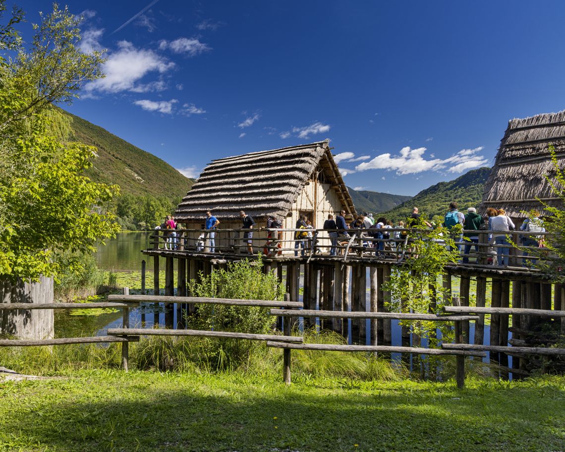 Villaggio delle palafitte nel parco del Livelet