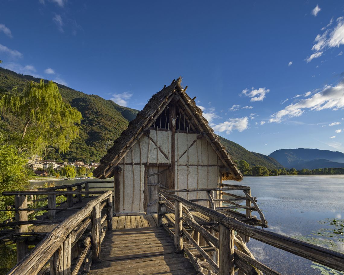Palafitta accanto al lago