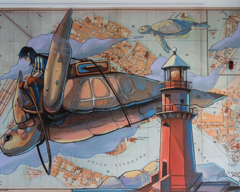 Murale con mappa di Venezia, faro e tartaruga volante