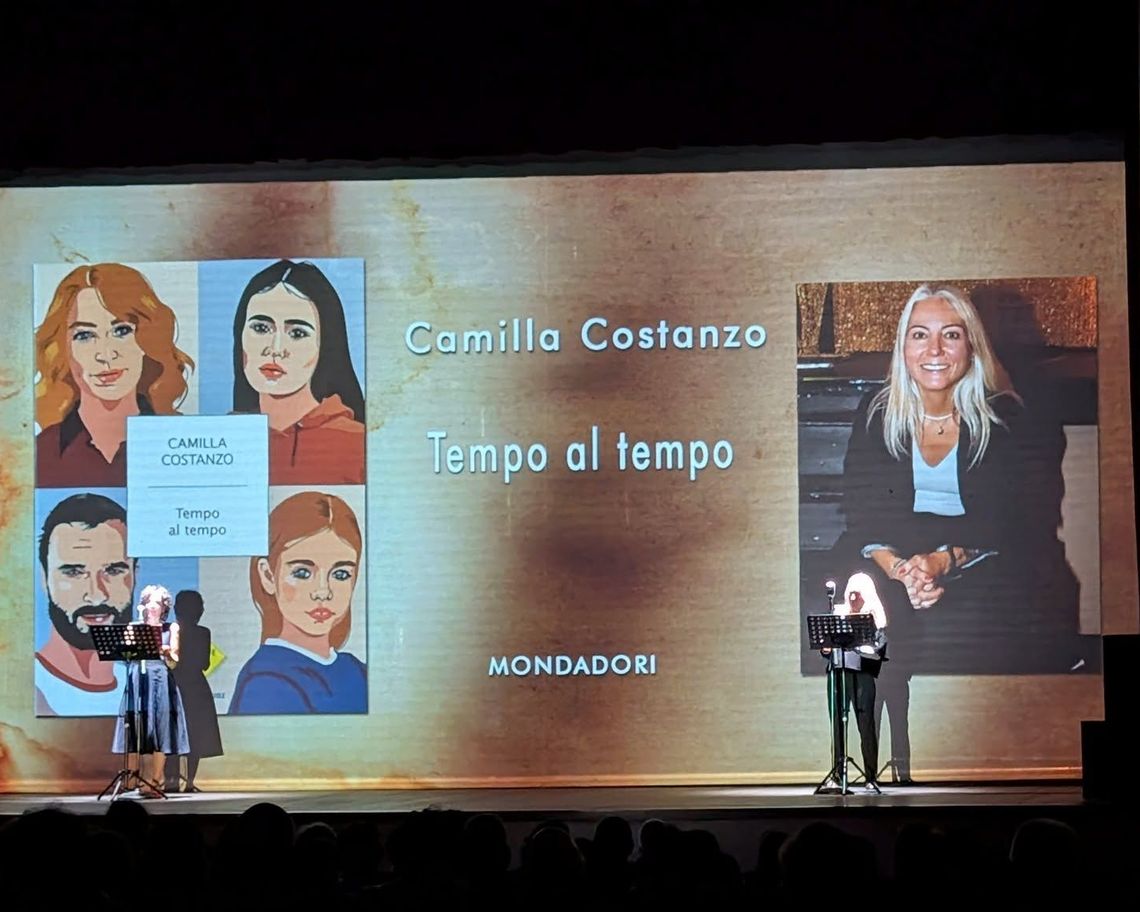 Una giurata accanto a Camilla Costanzo