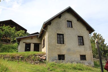 Esterno della latteria in pietra
