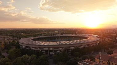 stadio visto dall'alto al tramonto