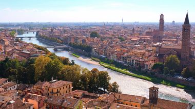 Verona dall'altro con l'Adige
